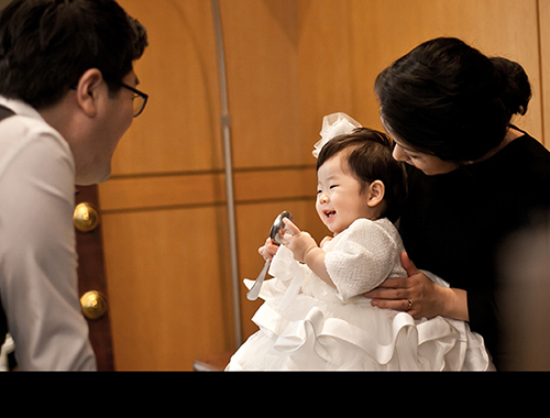 돌스냅 - 자연스럽게 포착한 아기의 생일 순간