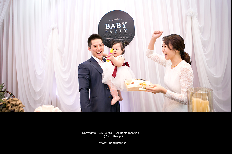돌잡이 순간 - BABY PARTY 앞 가족