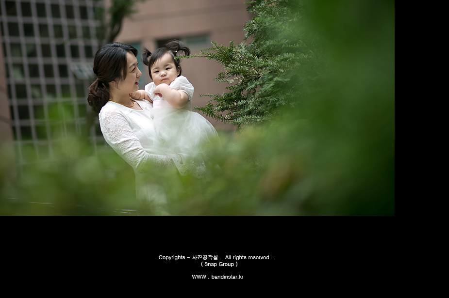 엄마와 아기 - 나무 사이 보케